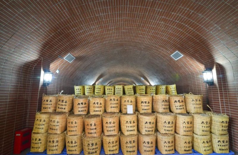 茶叶蛋,一个简单却充满家乡味道的小吃。今天就让我们一起动手,用最朴实的方式,在家中制作一份正宗美味的茶叶蛋。